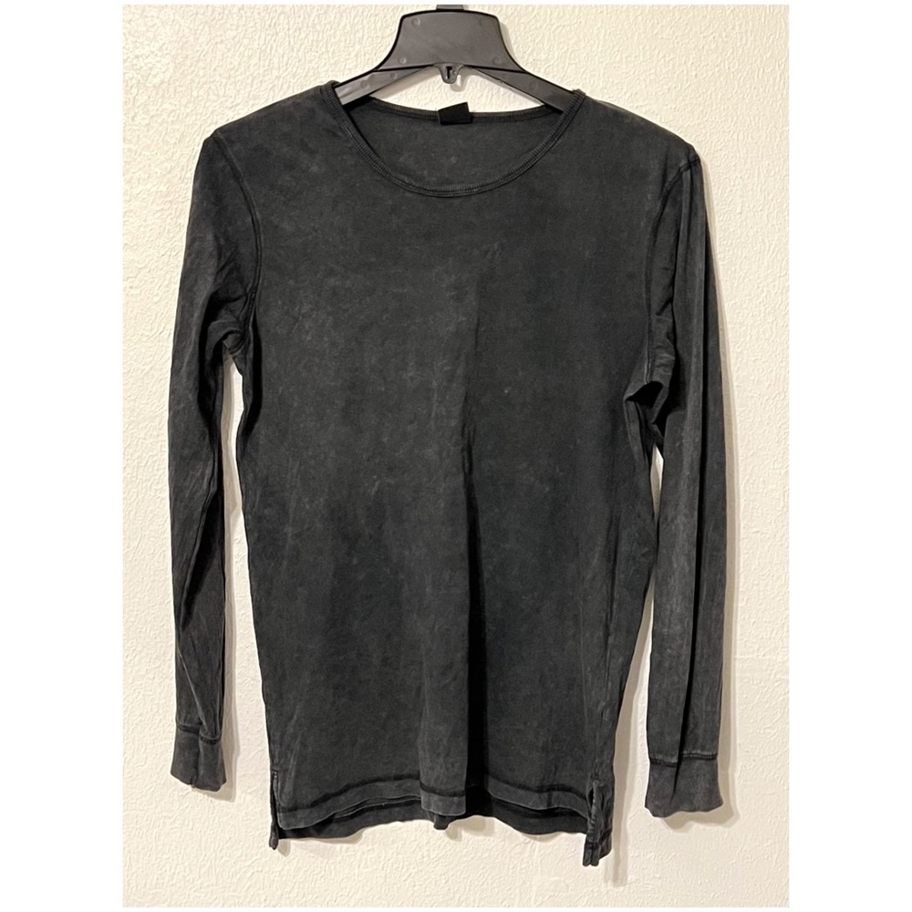 Clockhouse Distressed Stylish Sun washed black long sleeve top natural fibers